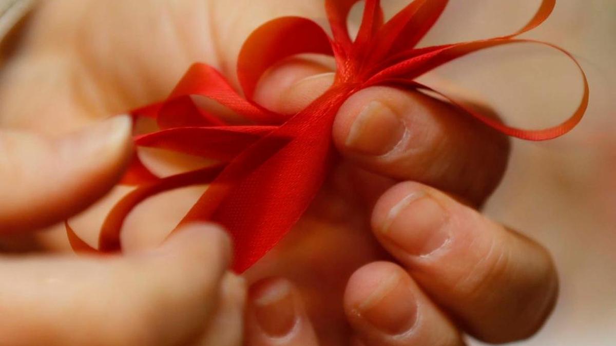 Learn how to make your own bows for beautiful present presentation.
