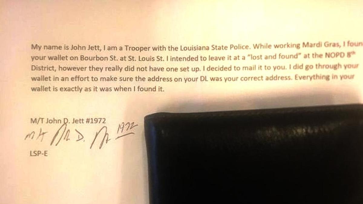 An image on Reddit shows the note and the wallet returned to its owner by a Louisiana State Trooper.