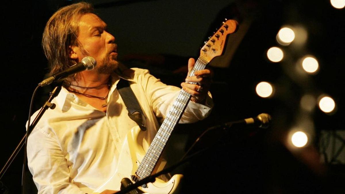 Travis Tritt performs at the Barnstable-Brown Gala associated with the Kentucky Derby in Louisville, Kentucky on May 5, 2006. He will be at the IP Casino Resort at 8 p.m. on Friday.