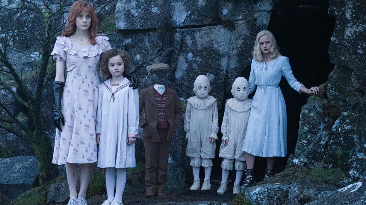 Lauren McCrostie, left, Pixie Davies, Cameron King, Thomas and Joseph Odwell and Ella Purnell appear in a scene from ‘Miss Peregrine’s Home for Peculiar Children.’