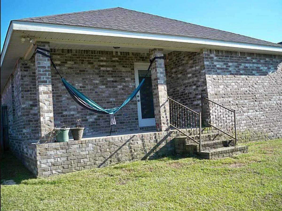 17364 Palm Ridge Dr. D’Iberville, MS 39540