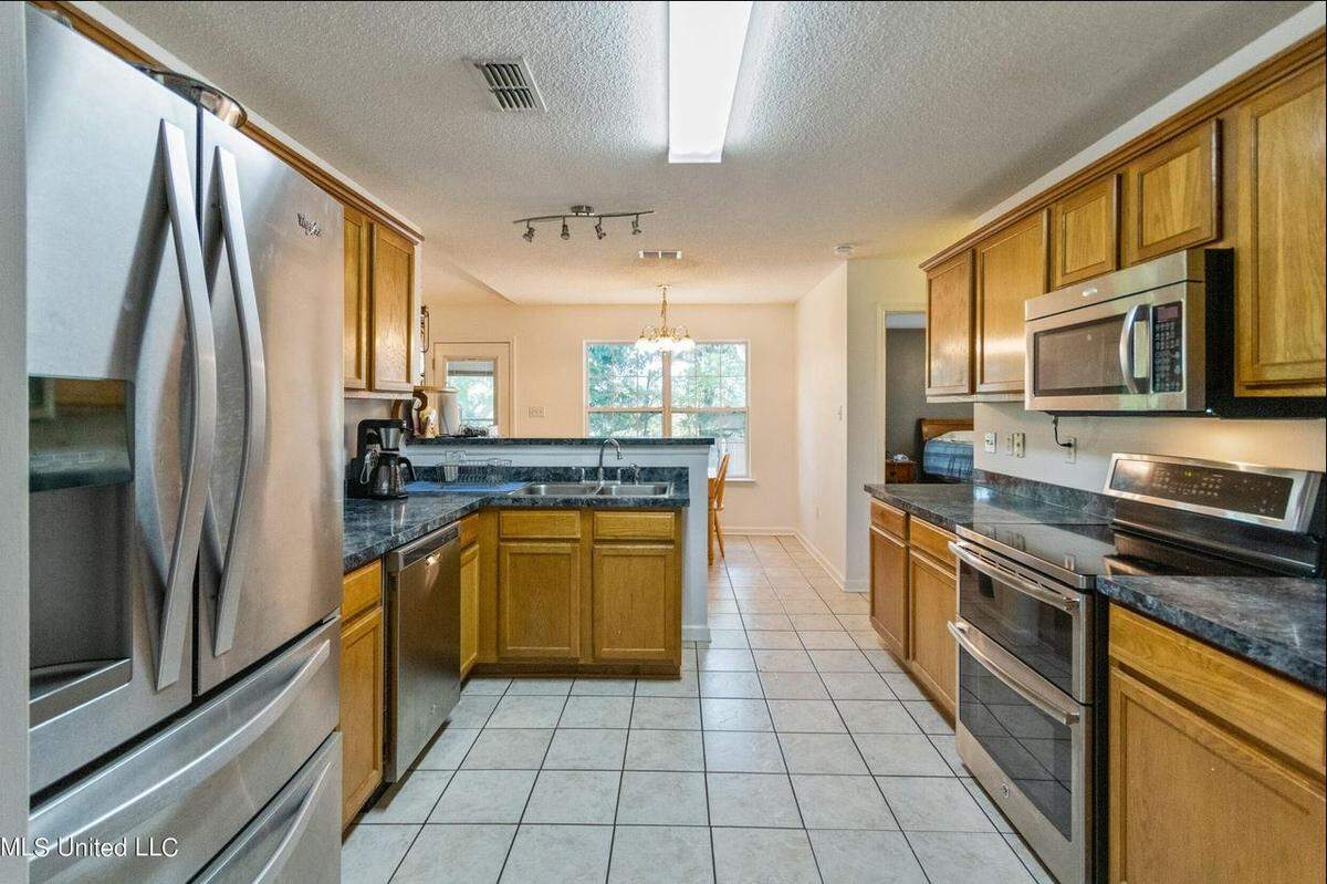 11193 Karli Lane, Biloxi, MS 39532