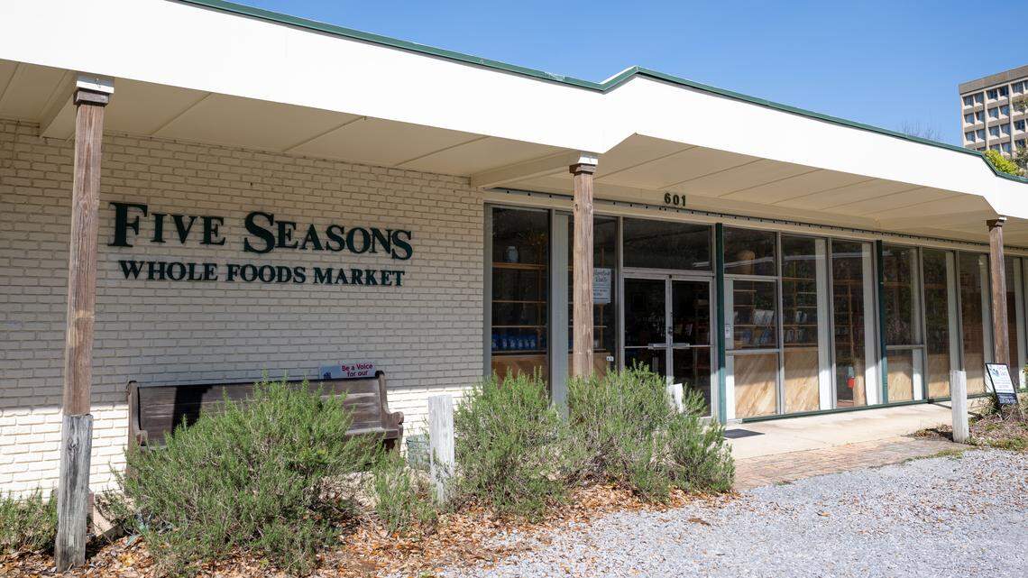 Offers flying in on ‘little moneymaker’ in downtown Ocean Springs. Here’s why