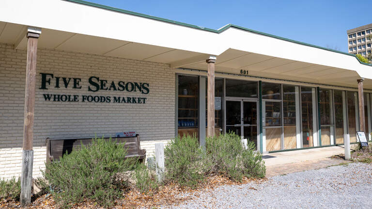 Offers flying in on ‘little moneymaker’ in downtown Ocean Springs. Here’s why