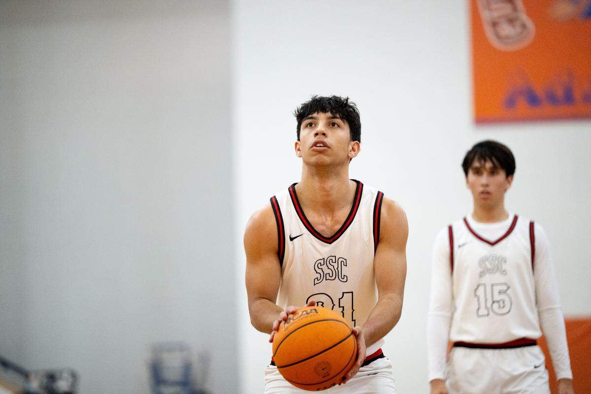 Saint Stanislaus' Rafael Cohen (31) attempts a free throw during a boys Gulfport Holiday Classic game at Gulfport High School on Monday, Dec. 29, 2025.