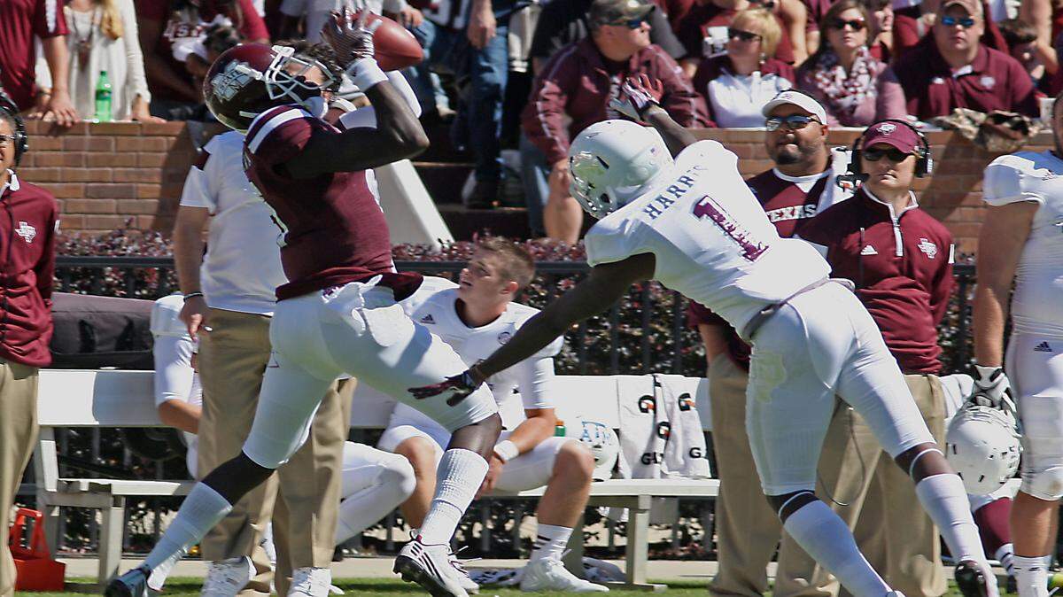 JIM LYTLE/ASSOCIATED PRESS 
 Mississippi State wide receiver Fred Brown catches a touchdown pass in front of Texas A&M defensive back De'Vante Harris (1) last year in Starkville.