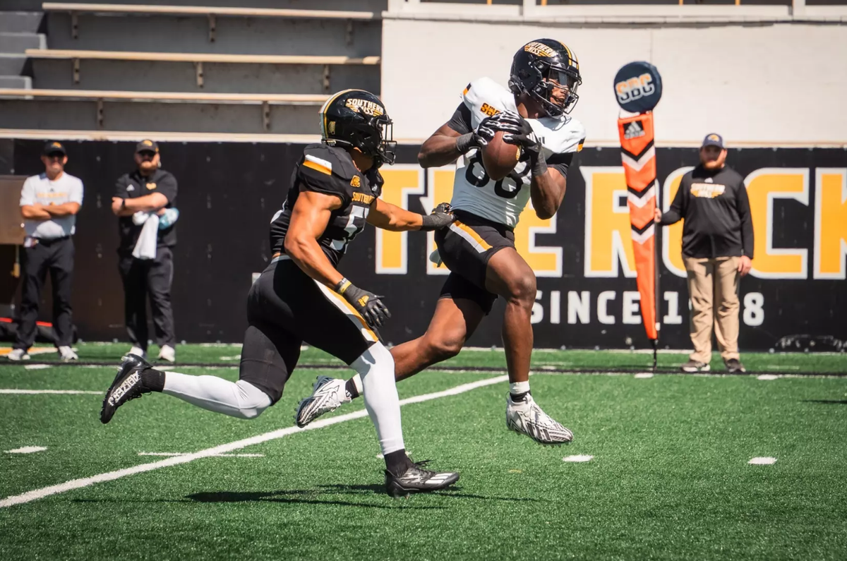 Southern Miss tight end Kyirin Heath makes a grab during the Golden Eagles’ spring game on April 12, 2025.