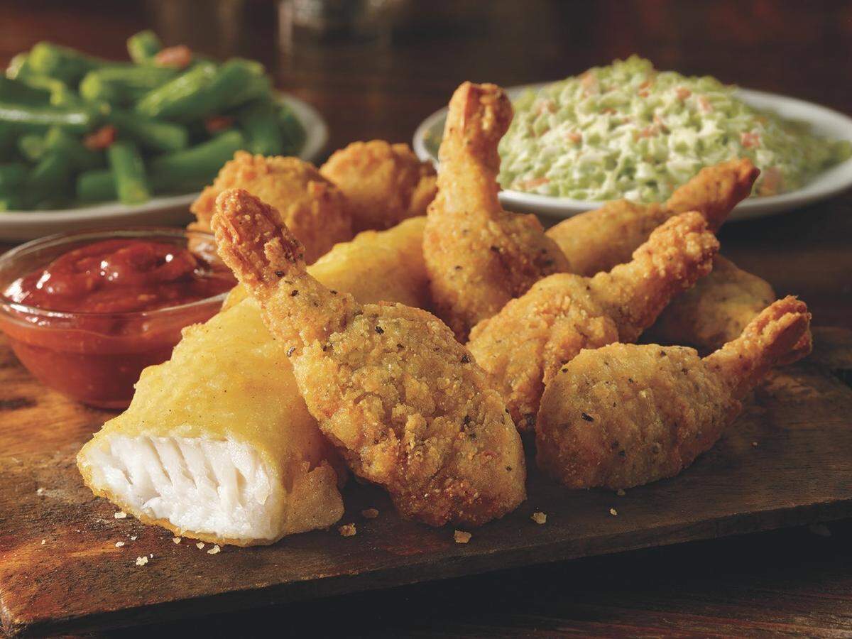 A deluxe seafood platter at Captain D’s features freshly-made, batter dipped fish plus a selection of sides. The first Captain D’s has opened on the Coast.