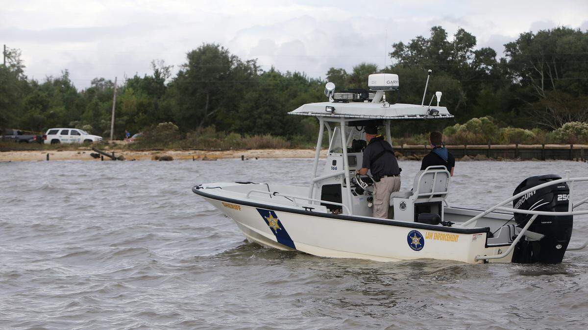 JOHN FITZHUGH/SUN HERALDJackson County Sheriff's Department personnel search for a plane missing in the waters south of Belle Fontaine Beach in Jackson County on Tuesday Oct. 27, 2015