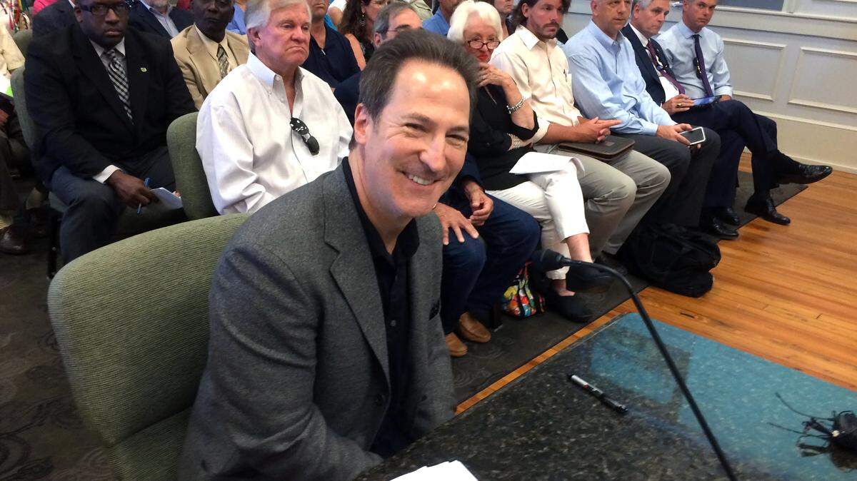 Virginia attorney Robert Lubin updates the Gulfport City Council on Tuesday about his plans for a harbor casino, redevelopment of the downtown Markham Building and a partnership to finance a hotel and festival marketplace at Centennial Plaza on U.S. 90.
