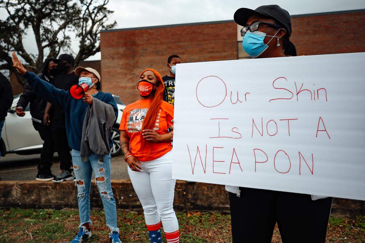 Protesters lined the side of the Harrison County Courthouse in Biloxi to call for transparency after Reginald Johnson was shot and killed by a Harrison County deputy in the parking lot Friday, Jan. 15, 2020. Protesters are calling on law enforcement to release video of what led up to Johnson’s death.