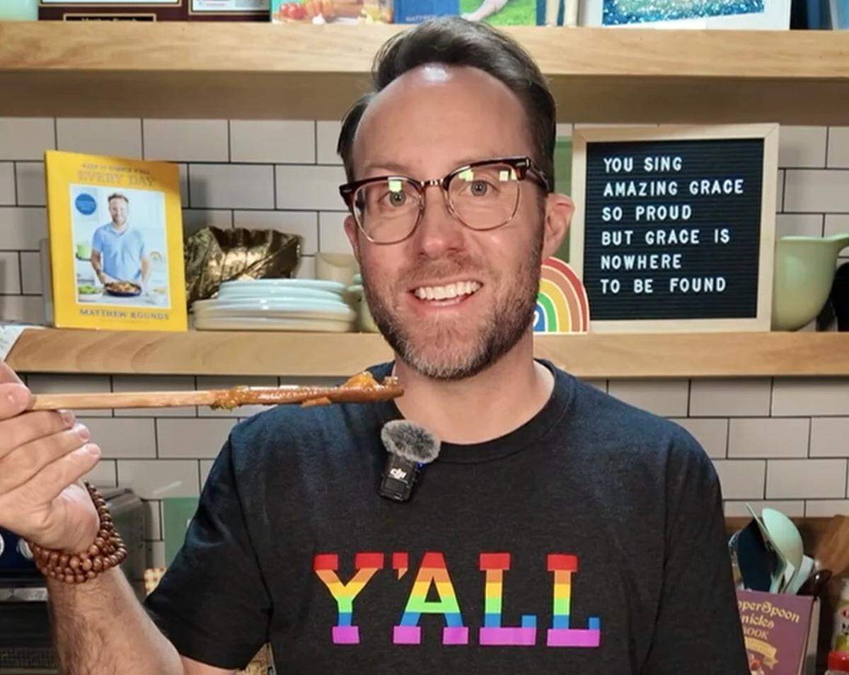Matthew Bounds, known as “Your Barefoot Neighbor,” has grown famous online by inviting viewers into his kitchen for quick, easy meal tutorials.