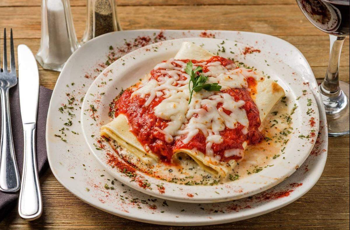 There’s time for one last helping of the Italian and other specialties at Jazzeppi’s Ristorante in Biloxi. The owners announced the fine dining restaurant neat the Biloxi Lighthouse is closing.