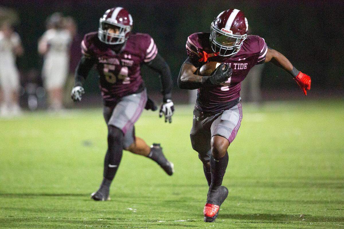 Picayune’s Darrell Smith runs the ball during a playoff game between Picayune and George County at Lee-Triplett Stadium in Picayune on Friday, Nov. 22, 2024.