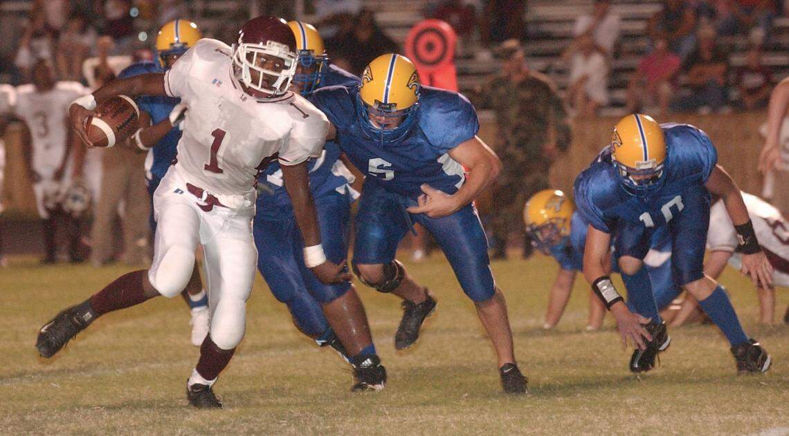 Long Beach running back Tramaine Brock (1) is trailed by a pack of Bay High defenders during the second quarter of the Sept. 26, 2005, game in Bay St. Louis.