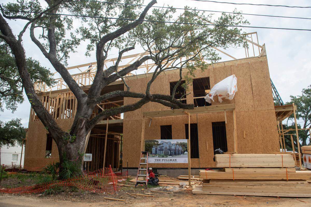 The Pullman House in Ocean Springs opens in 2025, bringing four townhouses where groups can gather and enjoy the beach and downtown.