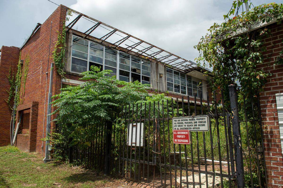 The former 33rd Ave. School sits in a state of disrepair on Tuesday, Aug. 10, 2021. The school was closed in the late 60s as schools integrated.