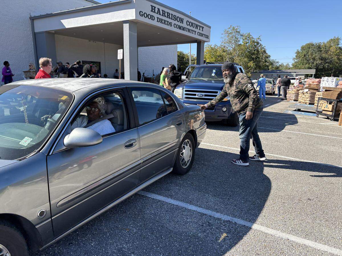 The line for a food giveaway Friday at Good Deeds Community Center in Gulfport included hundreds of residents, many of them elderly, looking for help during the government shutdown.