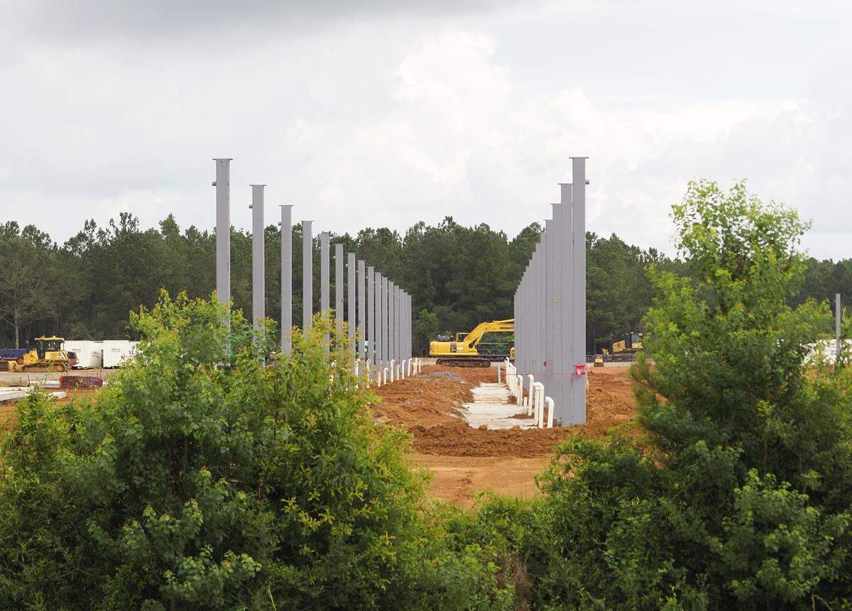 OLYMPUS DIGITAL CAMERAThe frames are up for the canopy over the long line of fuel pumps coming to the new Buc-ee’s Travel Center on I-10 in South Mississippi. Buc-ee’s is known for its abundance of pumps and electric charging stations.