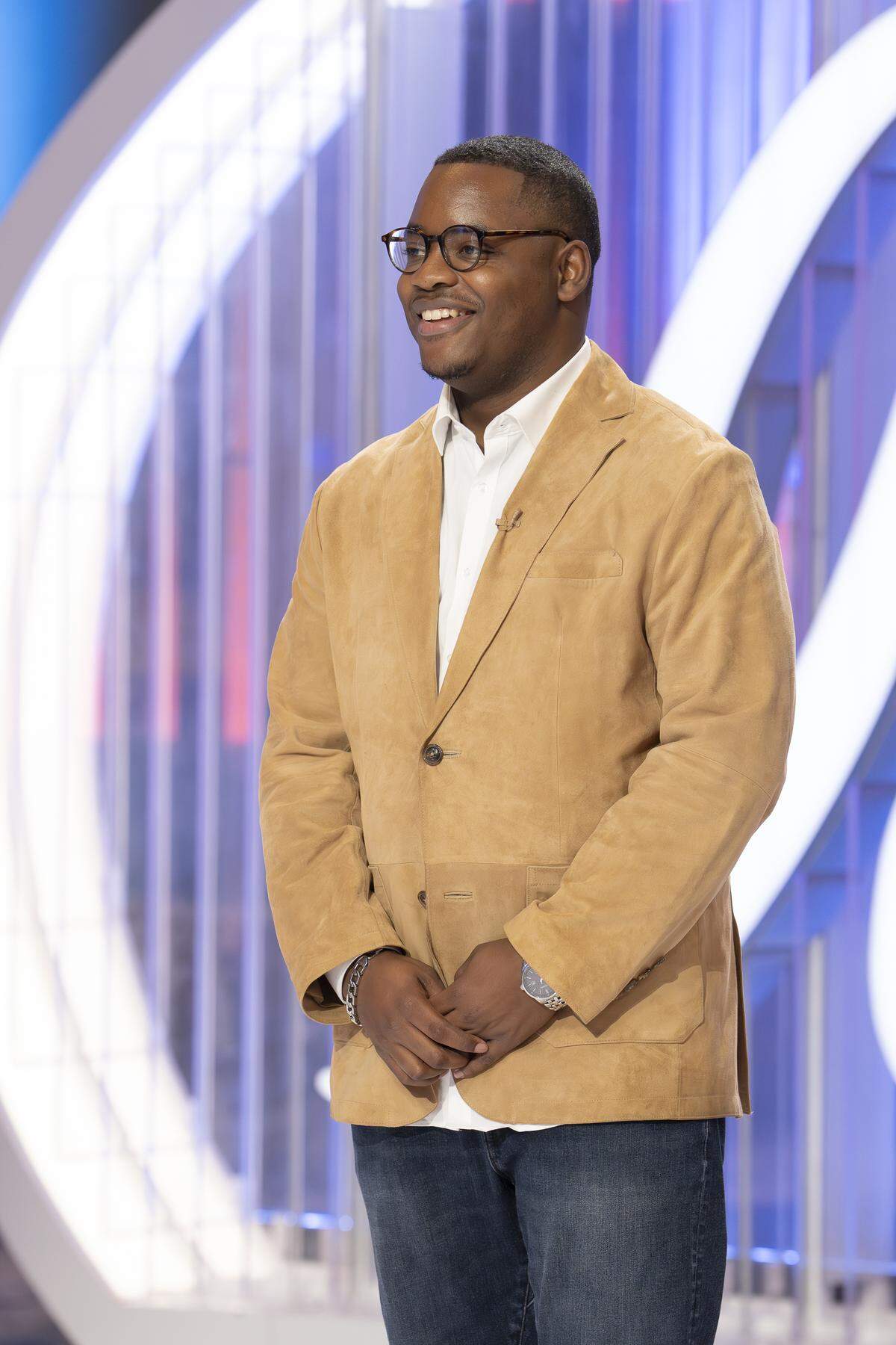 Daniel Stallworth, a music teacher from Moss Point, advanced to the next round of competition on the season premiere of American Idol.