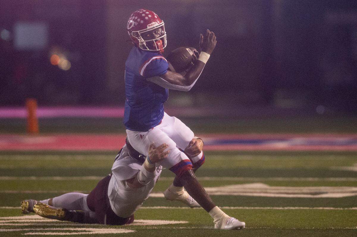 Pascagoula’s Amarie Jackson runs the ball during a game against East Central at Pascagoula High School in Pascagoula on Friday, Sept. 6, 2024.