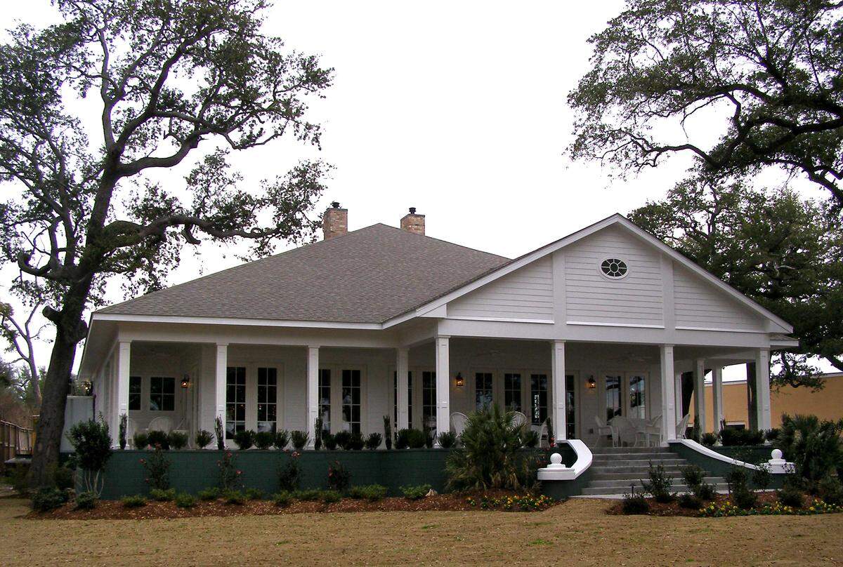 KAT BERGERON/SUN HERALD/FILE The Chimneys restaurant.