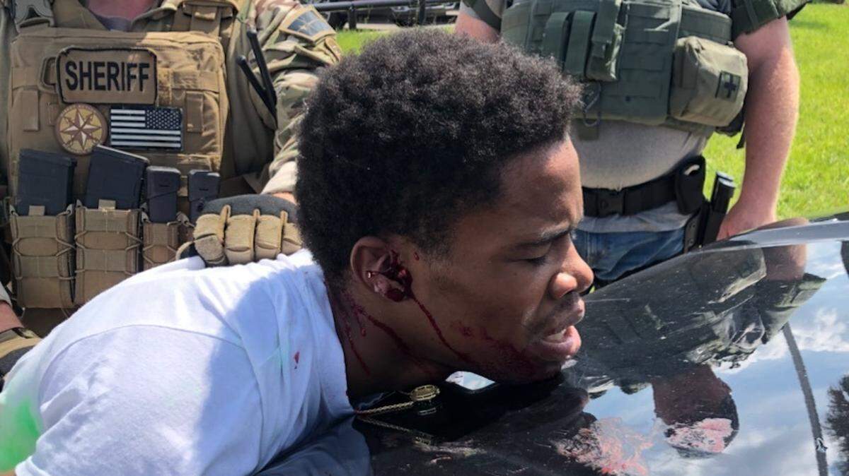 Devarian Edwards, wanted in Moss Point for numerous felonies, was taken into custody Friday by the U.S. Marshals in Houston Texas.