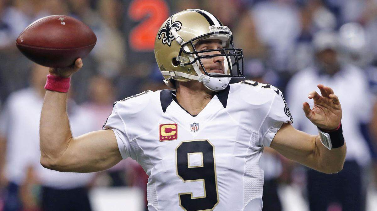 GERALD HERBERT/ASSOCIATED PRESS New Orleans Saints quarterback Drew Brees (9) is unhappy with the team's offense output.