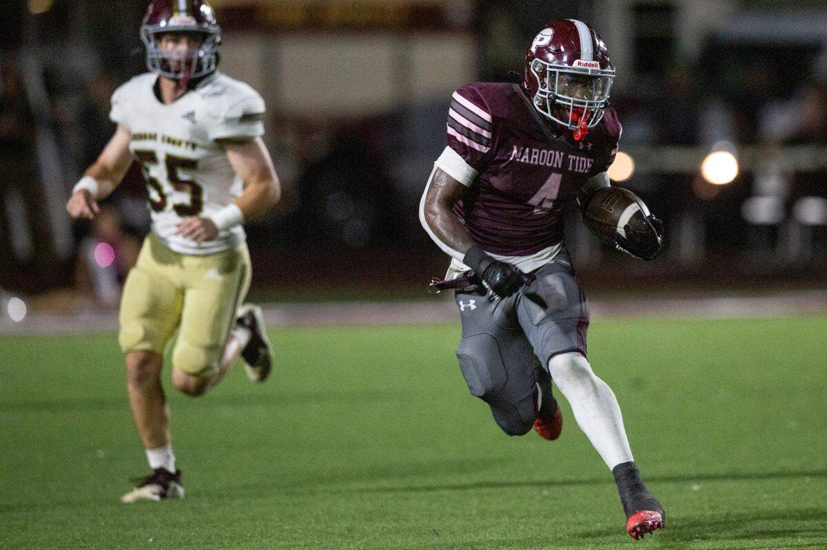 Picayune’s Darrell Smith runs the ball during a game between George County and Picayune at Lee-Triplett Stadium in Picayune on Friday, Nov. 1, 2024.