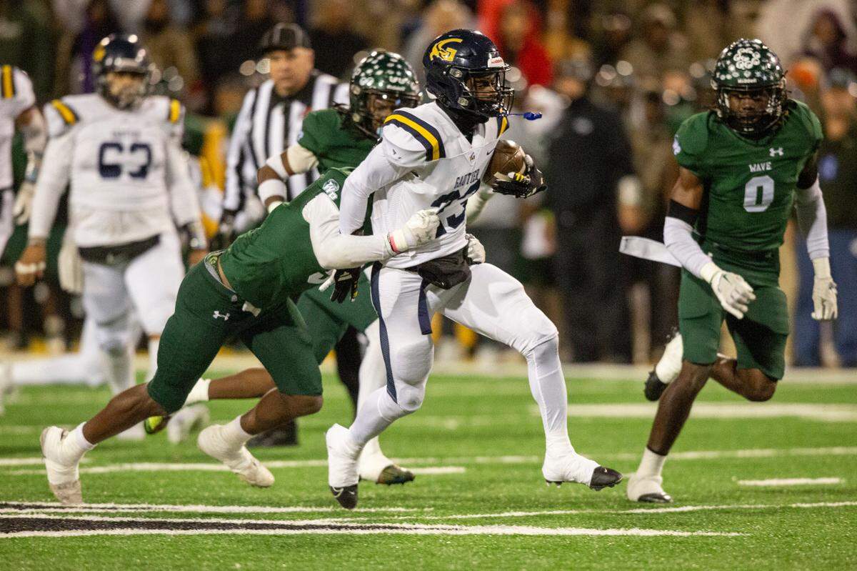 Gautier’s Latrell Pogue runs the ball during the MHSAA Class 5A Football Championship at M.M. Roberts Stadium in Hattiesburg on Friday, Dec. 6, 2024.