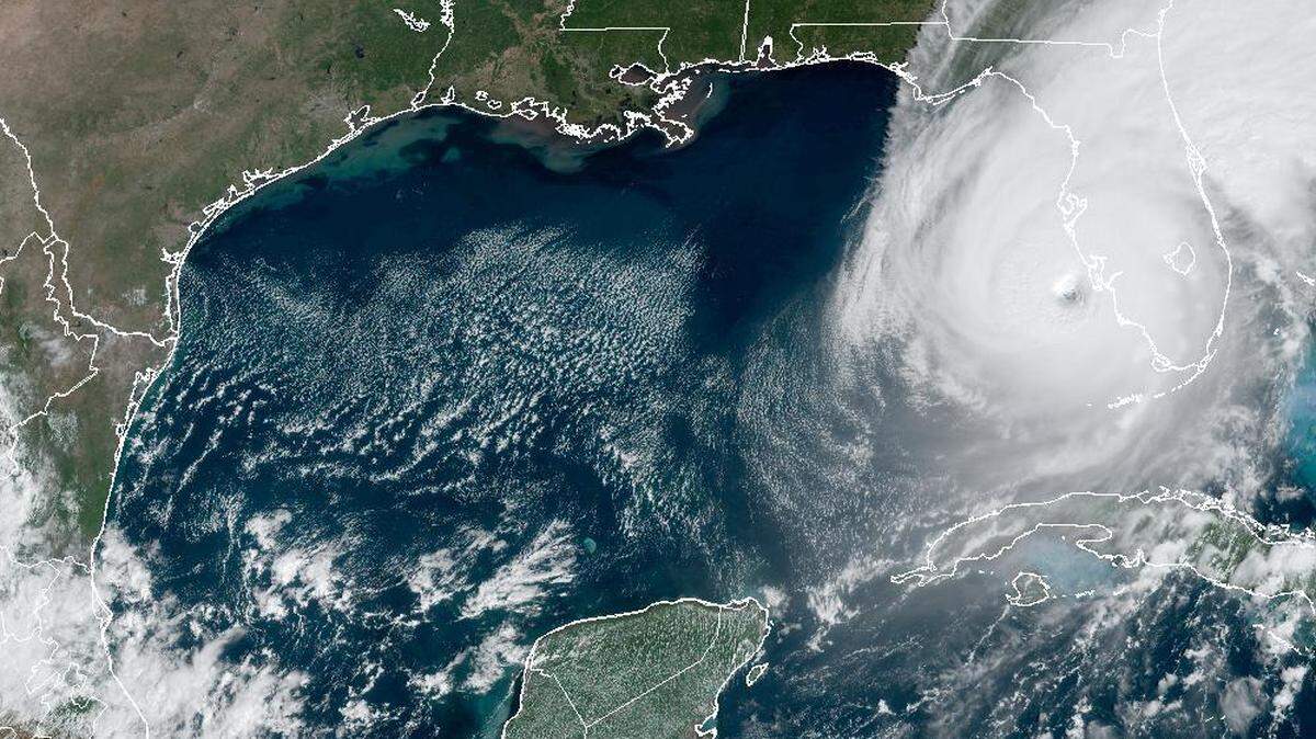El huracán Ian era una tormenta de categoría 4 el miércoles mientras se preparaba para tocar tierra en la costa del Golfo, cerca de Fort Myers.