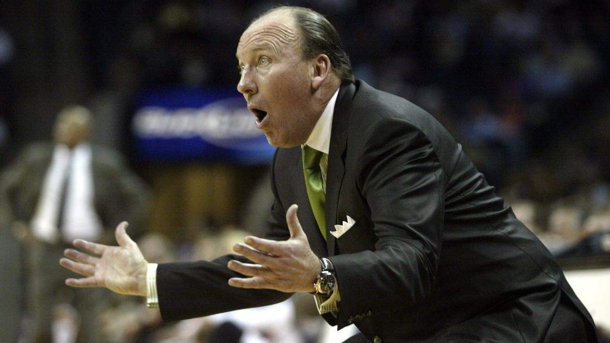 NELL REDMOND/ASSOCIATED PRESS 
 Former NBA coach Mike Dunleavy Sr. has been named Tulane's head basketball coach.
