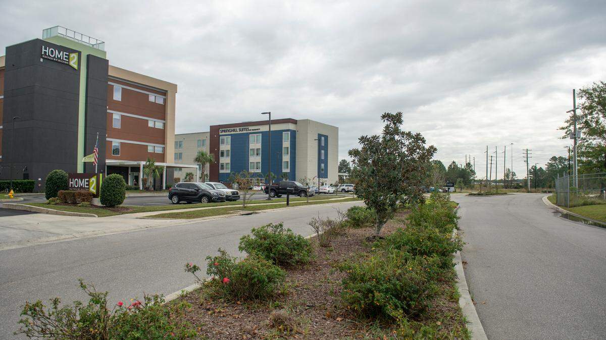 Hotels line Daniel Boulevard in Gulfport on Friday, Nov. 17, 2023. The state Legislature has approved $20 million in funding to extend the road so that U.S. 49 and Canal Road will connect.