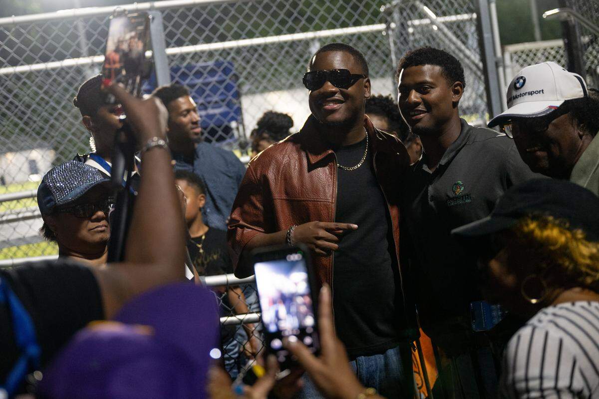 Daniel Stallworth poses for photos with fans.