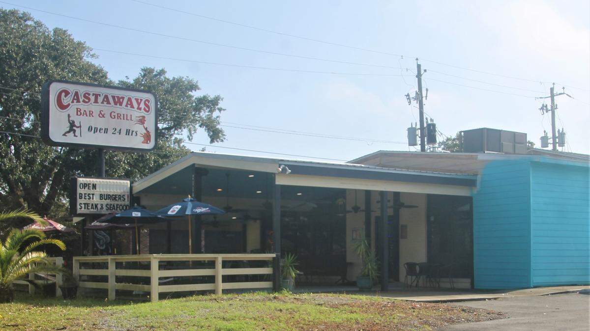 Castaways Bar & Grill in Ocean Springs