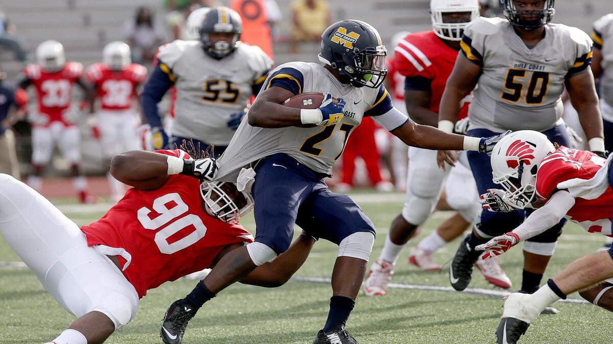 AMANDA McCOY/SUN HERALD 
 Gulf Coast running back Walter Williams (27) has decided to transfer back to Louisiana-Lafayette. The former Vancleave running back was dismissed from ULL over the summer but he said the Ragin' Cajuns started recruiting him again while he was at MGCCC.