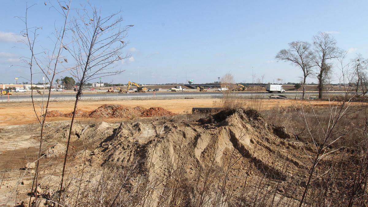 JOHN FITZHUGH/SUN HERALD/FILE 
 D'Iberville has given developer Robert Mandal a deadline of Jan. 30 to complete the sale of the former Ocean Expo property along Interstate 10. The city bought the land from Mandal in 2011 for the aquarium that never was built and Mandal agreed last year to buy it back in a multi-part deal.