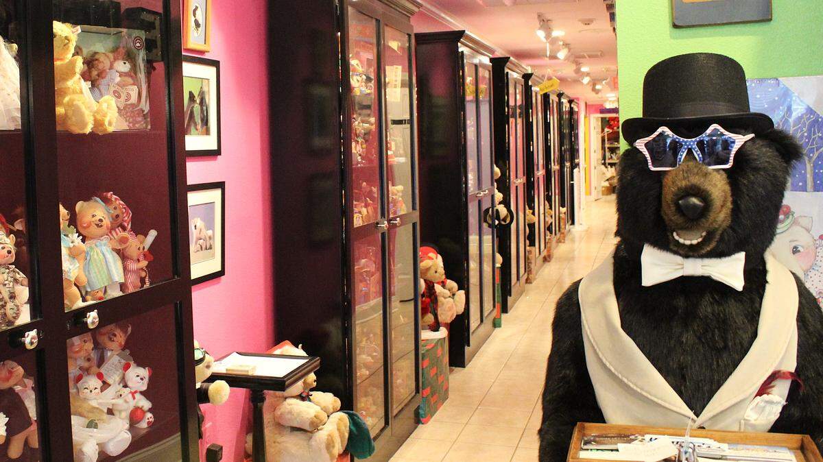 Home to 75,000 teddy bears, this free Picayune attraction features themed rooms filled with collectibles, animatronics and rare plush displays.