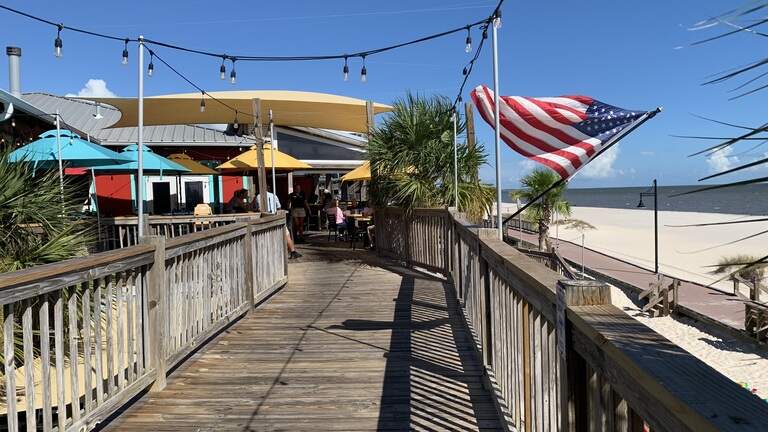 Shaggy’s opens new Crab House on Biloxi beach, with indoor and outdoor dining