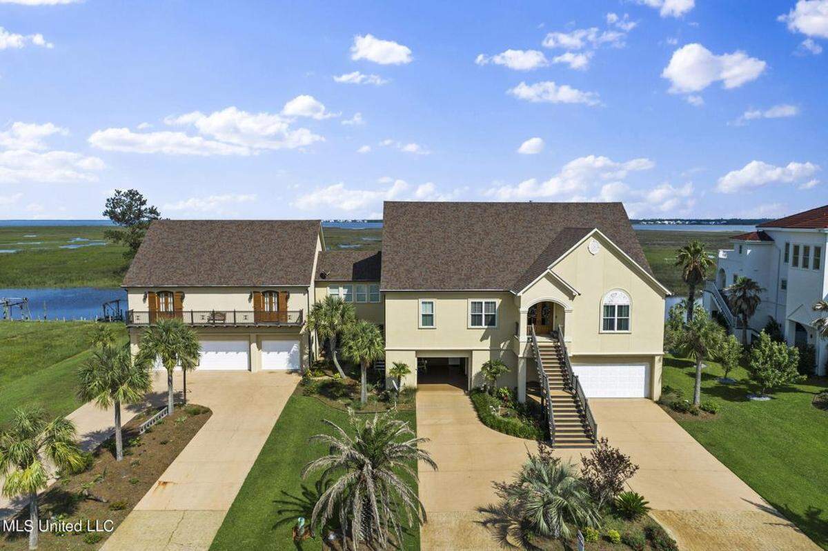 Palm trees line the four driveways of 1332 Poki Place.