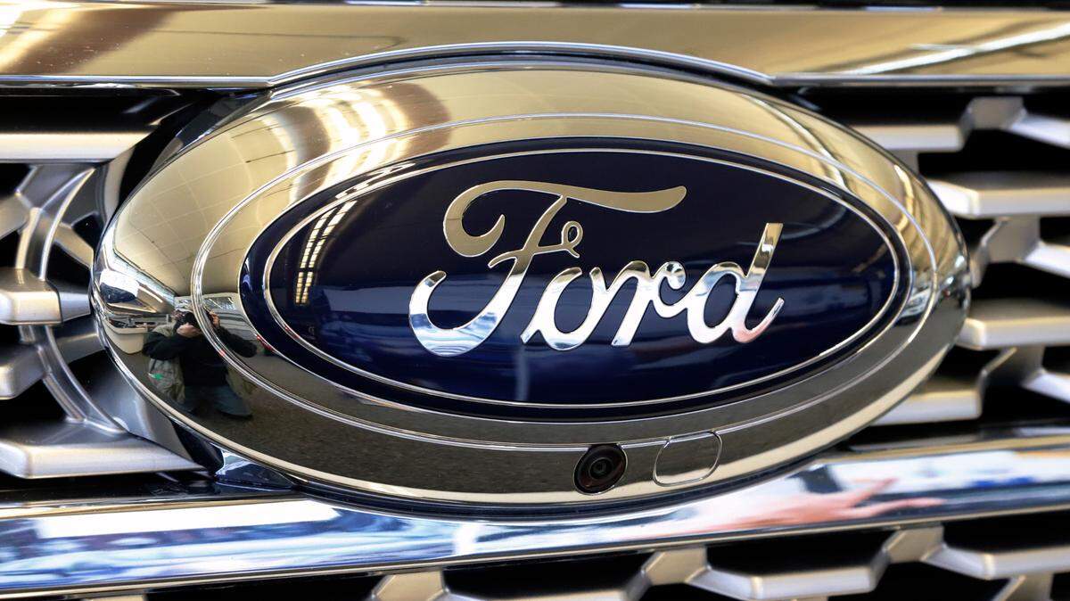 This is the Ford logo on the grill of a 2019 Ford Expedition 4x4 at the 2019 Pittsburgh International Auto Show in Pittsburgh Thursday, Feb. 14, 2019. (AP Photo/Gene J. Puskar)