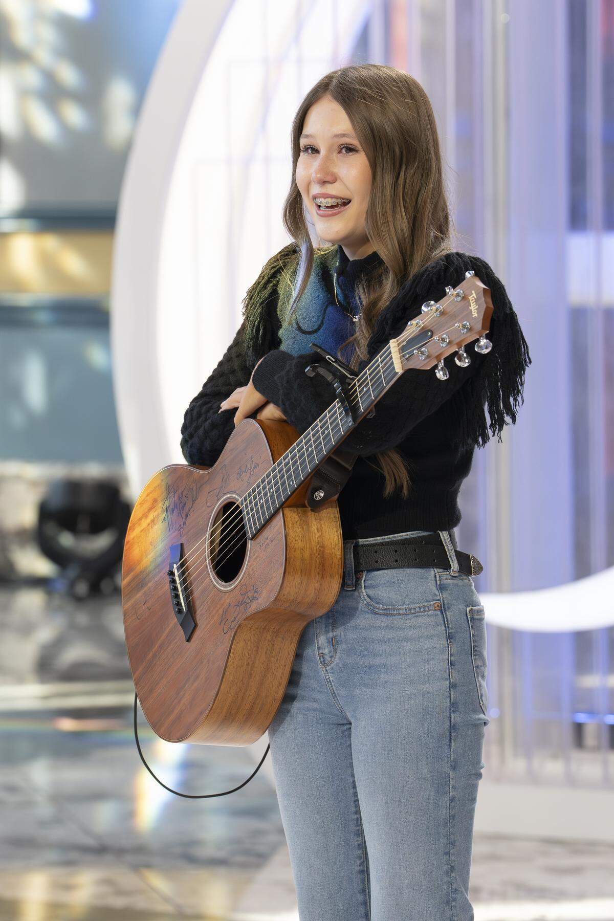 Teen singer Khloe Grace advanced to the next round of “American Idol” after singing “Forever 13,” a song she wrote in honor of Aubreigh Wyatt.