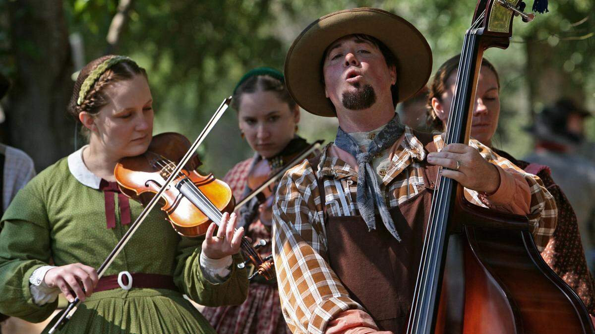 WILLIAM COLGIN/SPECIAL TO THE SUN HERALD/FILEStephen Wainwright and the band Kracker Dan perform traditional songs during a previous year's Fall Muster event. This year's 29th annual Fall Muster opens from 9 a.m. to 5 p.m. Saturday and Sunday at Beauvoir in Biloxi.