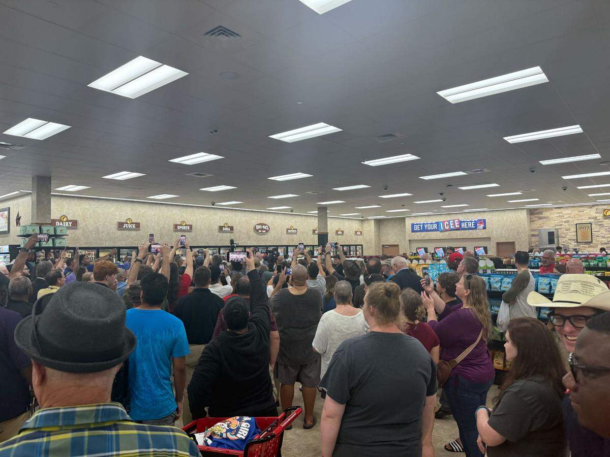 A brief shower moved the ribbon-cutting for Mississippi’s first Buc-ee’s inside Monday.