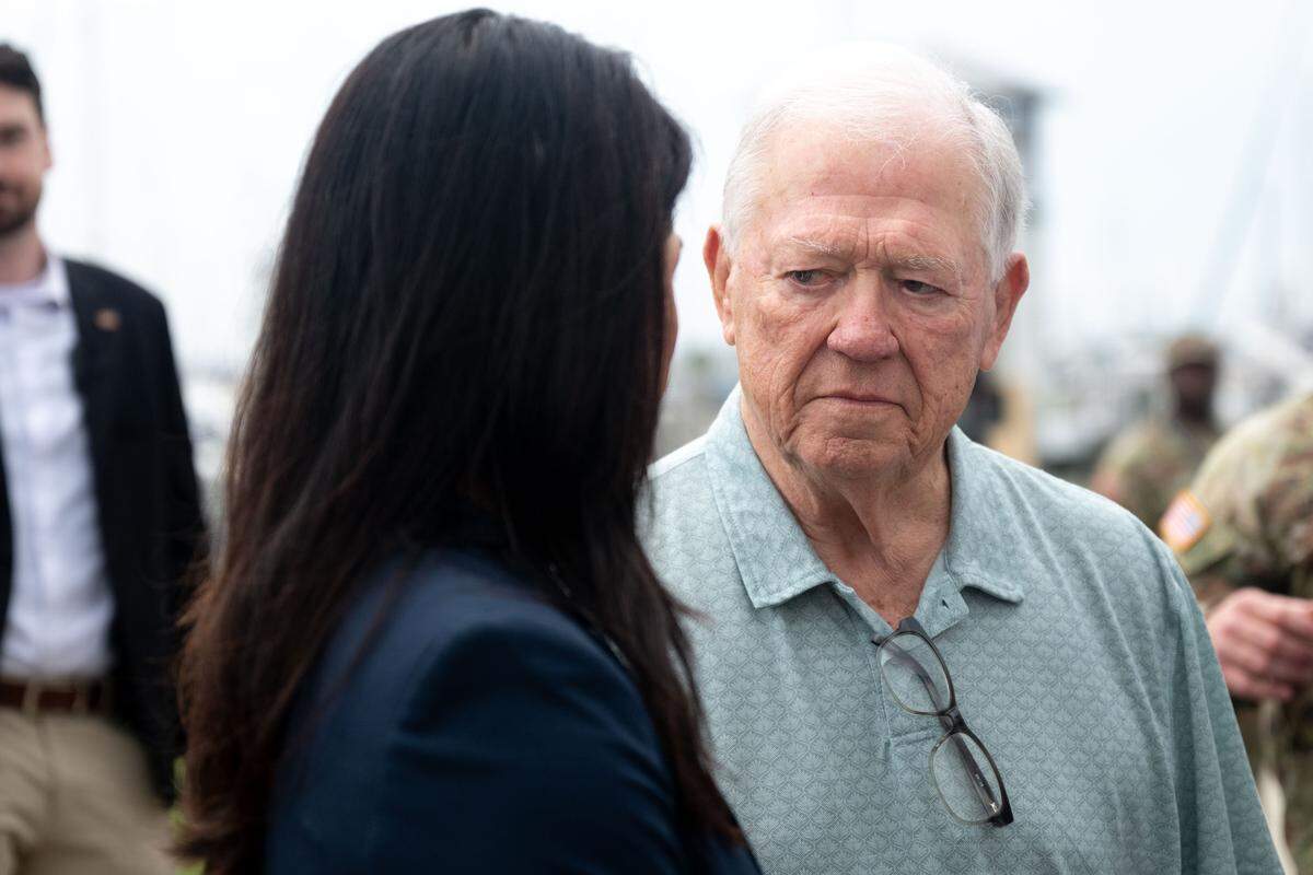 Former Governor Haley Barbour speaks with Director of National Intelligence Tulsi Gabbard before Friday’s Katrina event in Gulfport.