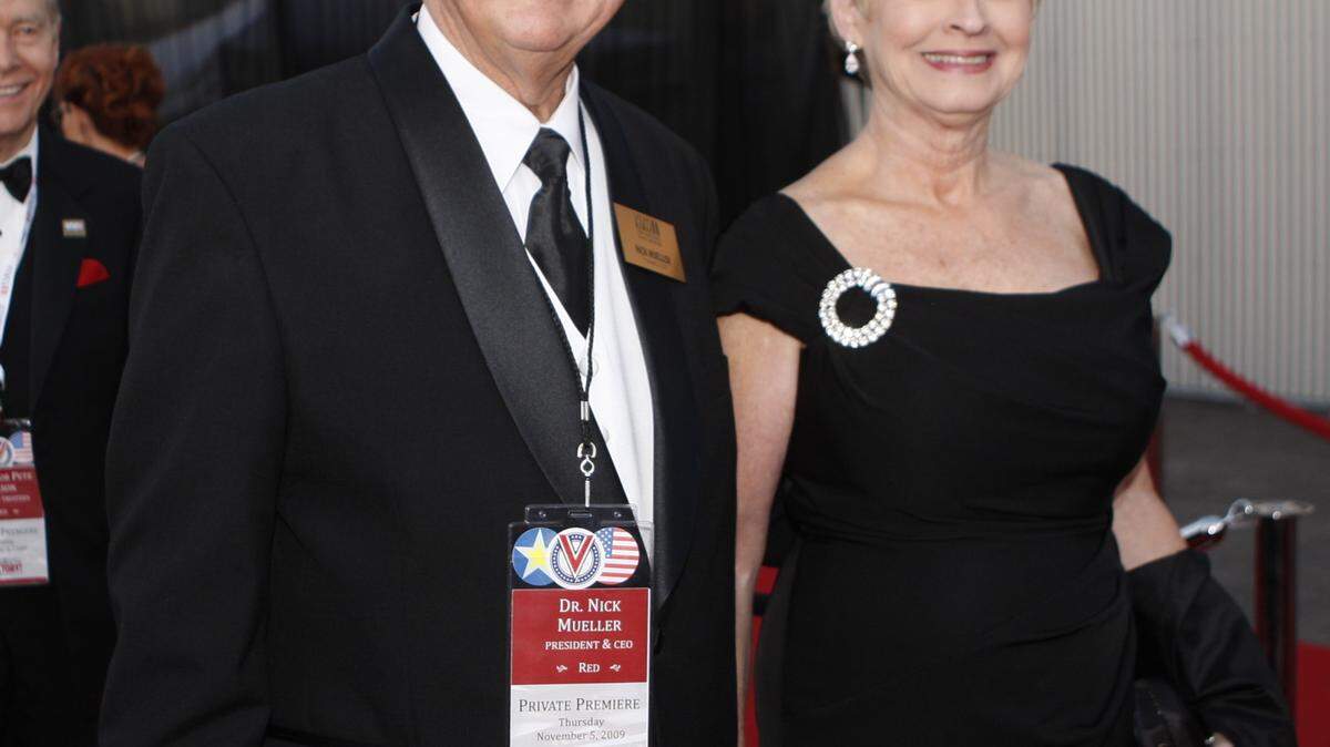 National World War II Museum President Gordon "Nick" Mueller and his wife Beth Mueller arrive at the World War II Museum in New Orleans, Thursday, Nov. 5, 2009. (AP Photo/Bill Haber)