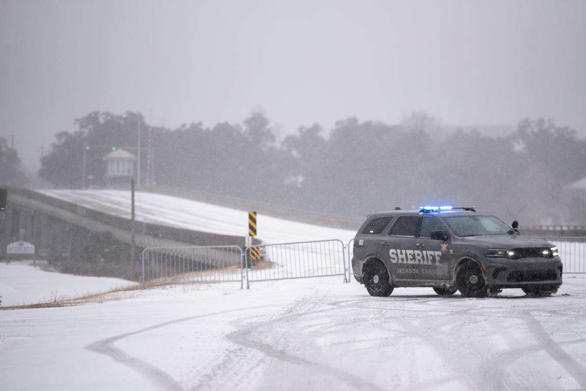 Police close off the Fort Bayou Bridge in Ocean Springs due to snow on Tuesday, Jan. 21, 2025.