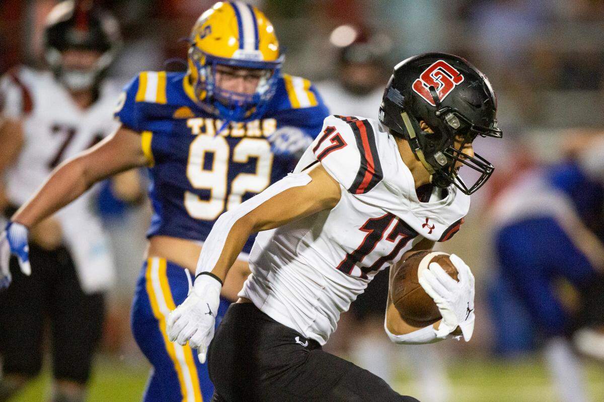 St. Stanislaus’ Levi Green runs the ball during a game at Bay High in Bay St. Louis on Friday, Sept. 1, 2023.