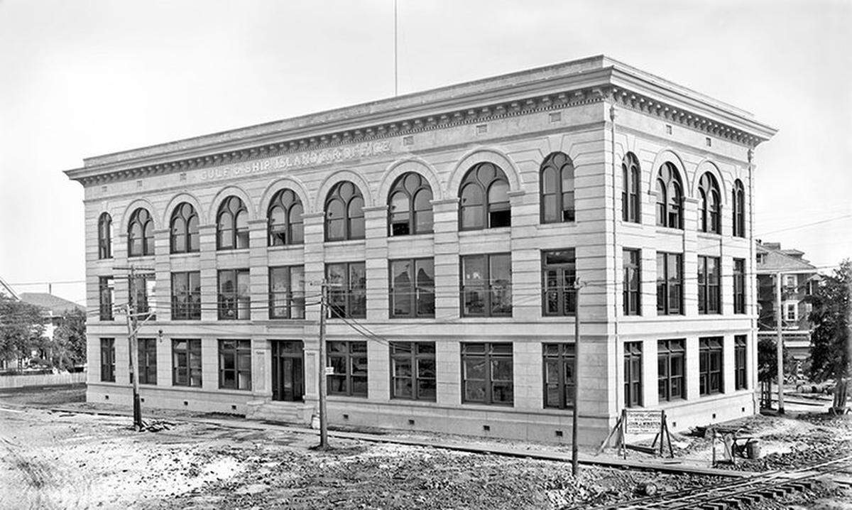Captain Joseph Jones built the office for the Gulf and Ship Island Railroad in 1902, which served as the office space for the railroad company, a customs collector, the post office and a telegraph company. In the 1980s, it was called the Gulf South Building and was later renovated to its former design by Mississippi Power Company.