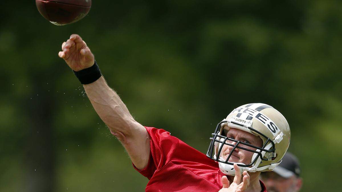 New Orleans Saints quarterback Drew Brees (9) takes part in a drill during the NFL football team's minicamp in Metairie, La., Tuesday, June 14, 2016. (AP Photo/Gerald Herbert)